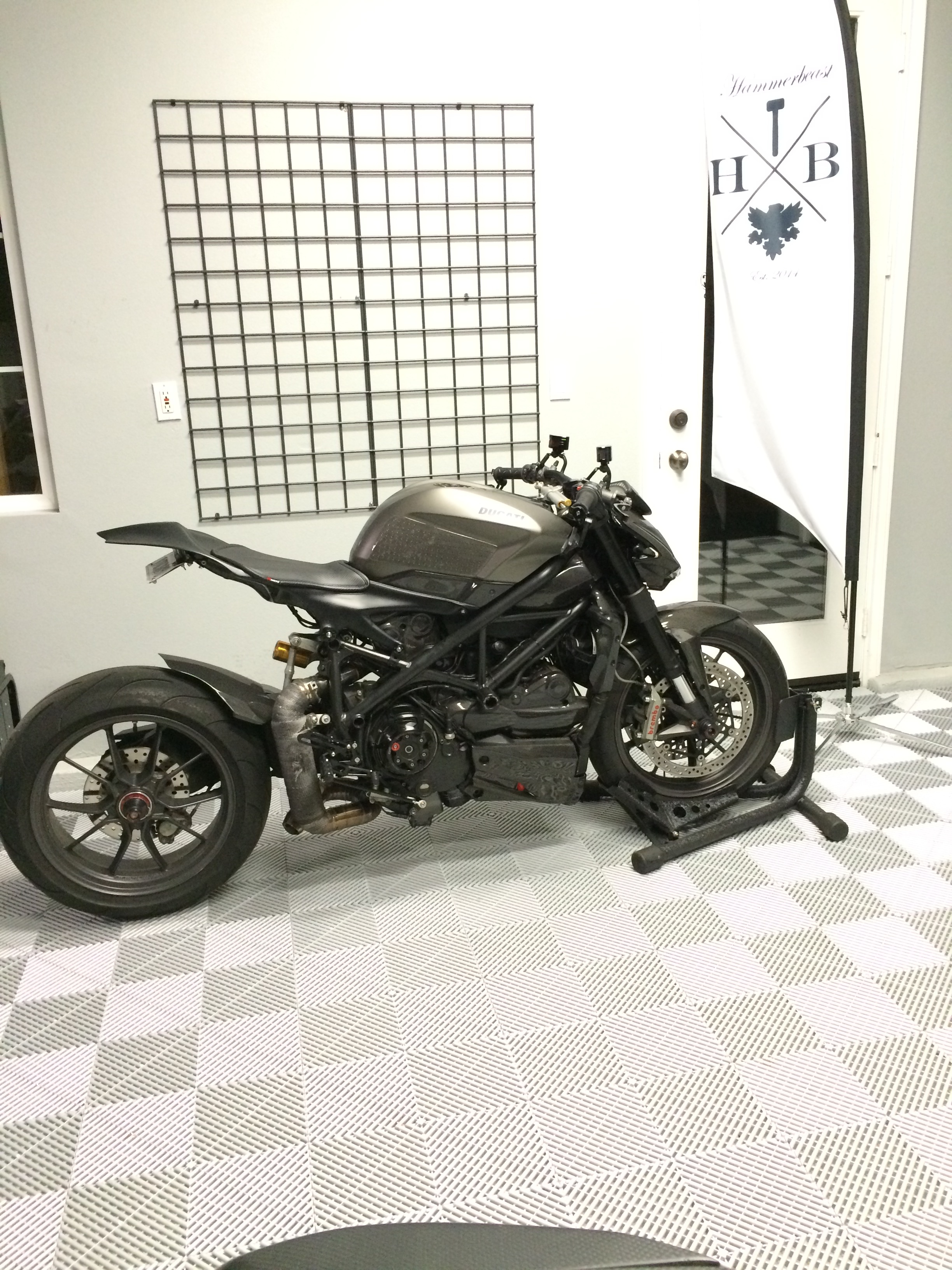 2010 Ducati Streetfighter photo 93